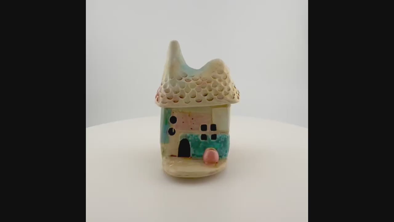Little Spirit House 0031, Tile roof variant